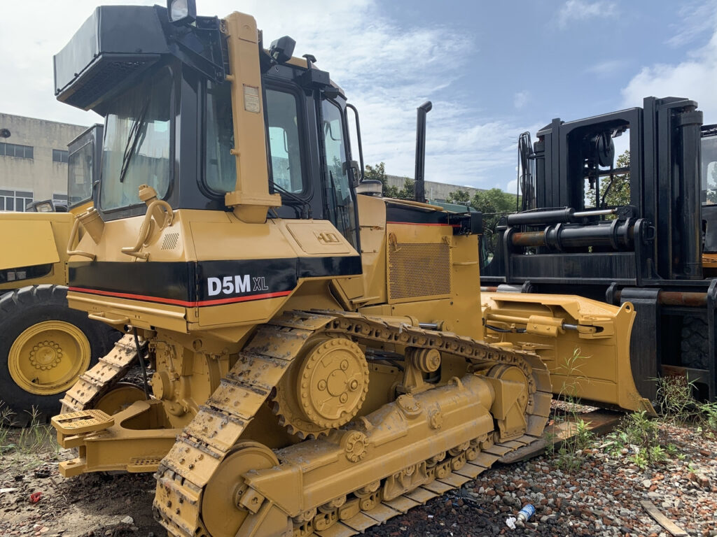 D5M bulldozer CAT