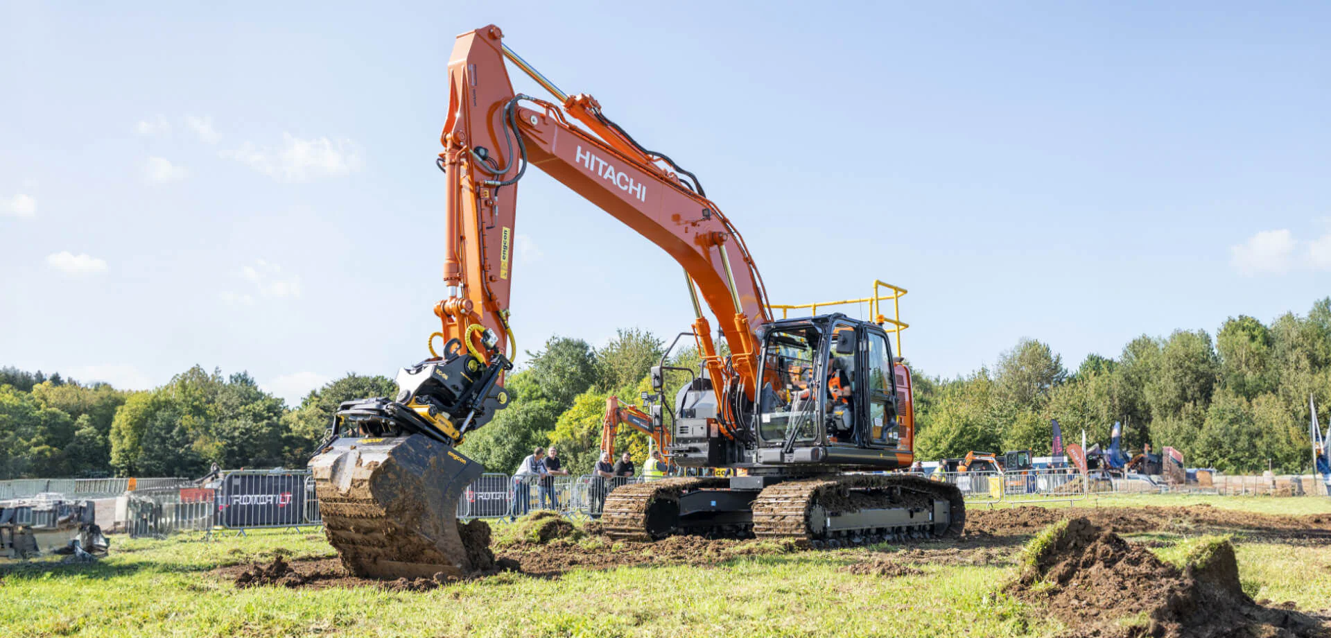 Lee más sobre el artículo Excavadoras Hitachi en Colombia: Evolución, Potencia y Confianza Total con Partequipos