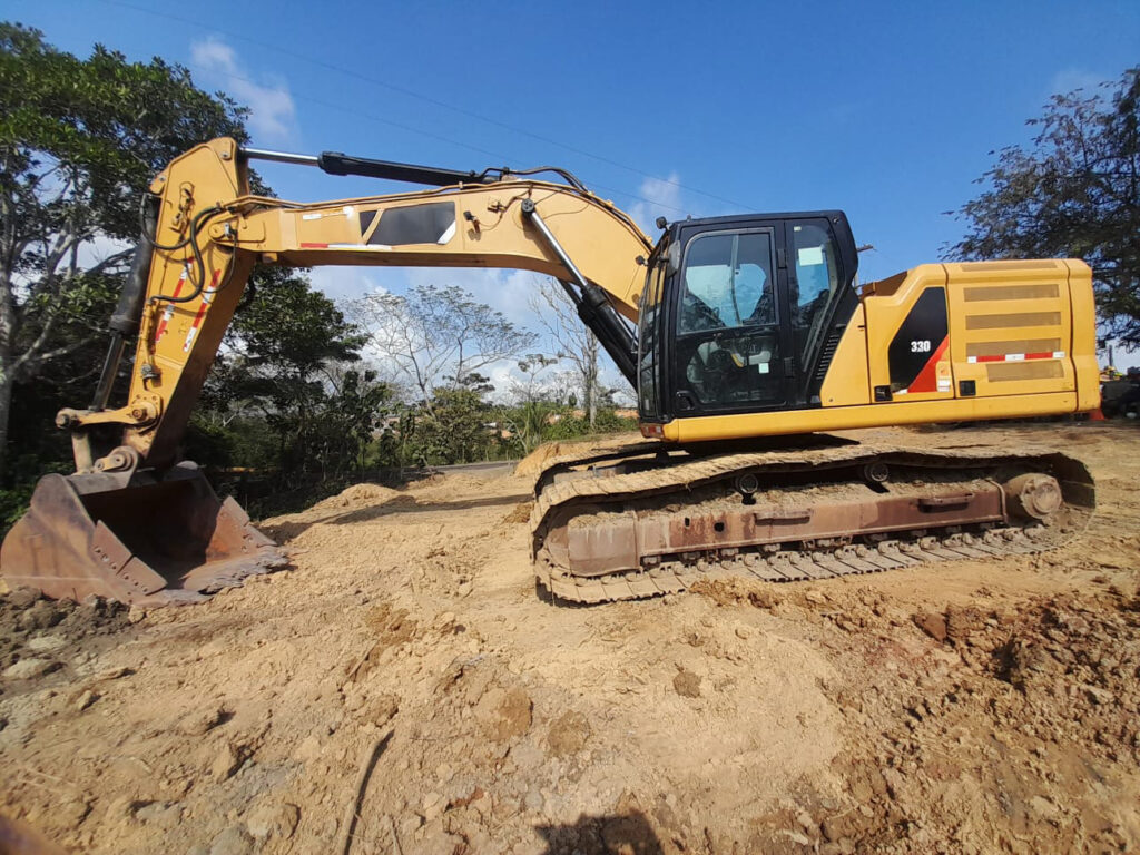 excavadora cat 330