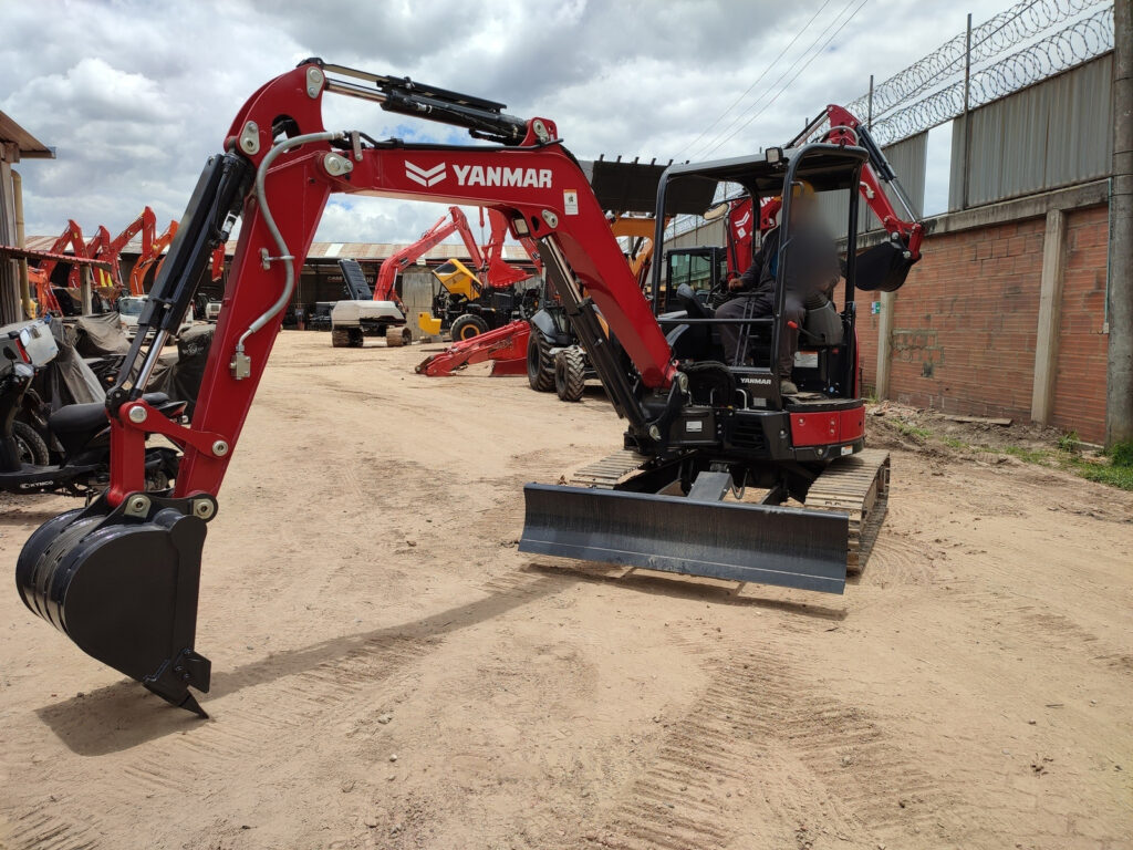 miniexcavadora Yanmar distribuida por Partequipos en Colombia 002