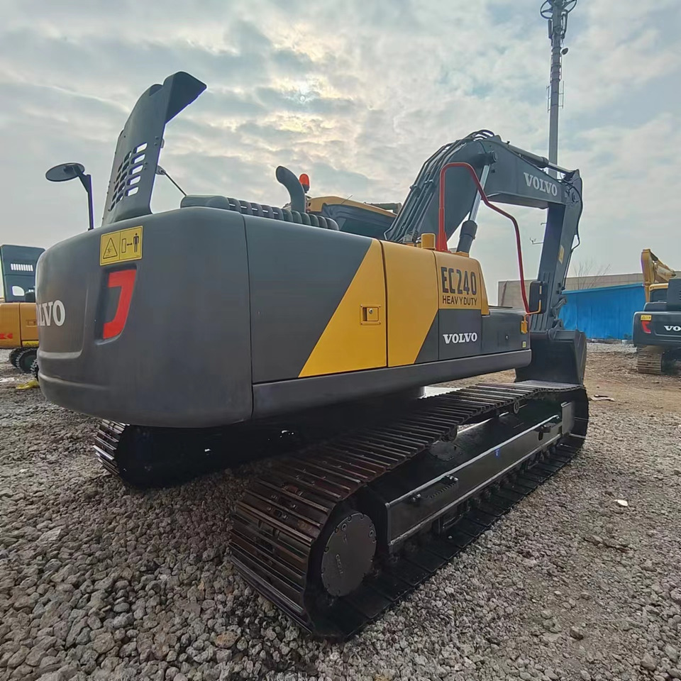 excavadora volvo ec240