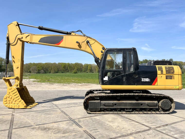 excavadora cat 320d2