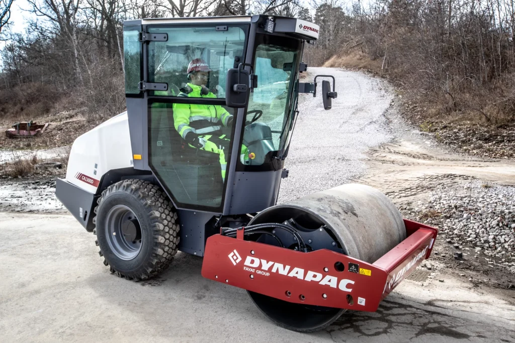 vibrocompactador CA1300D