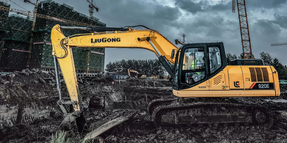 excavadora Liugong CLG920E