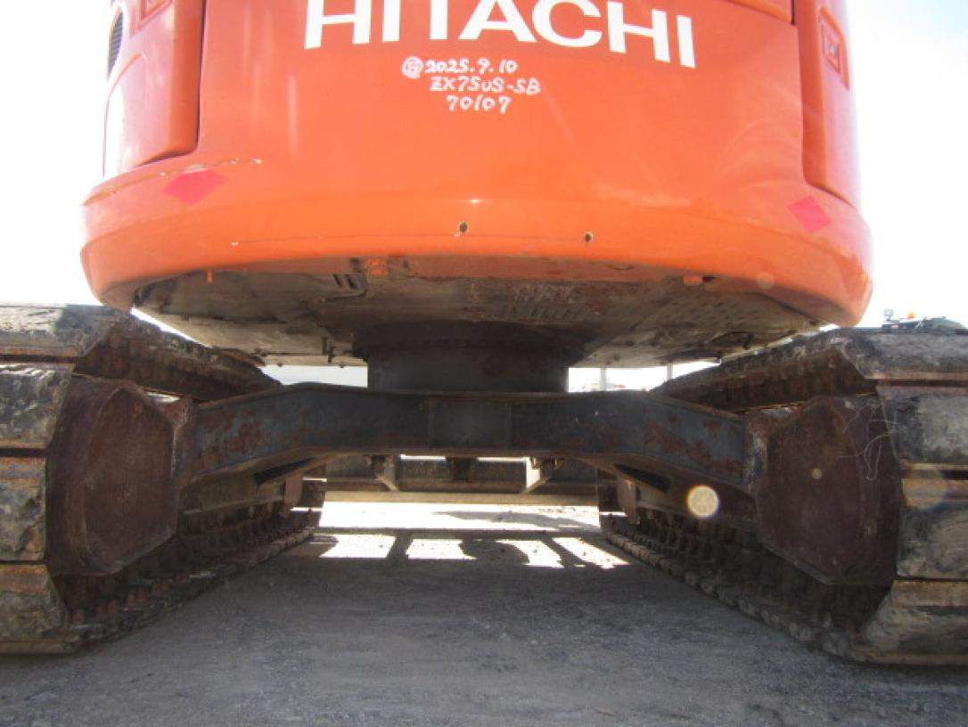 Maquinaria pesada usada excavadora hitachi zx75us-5b sn X0107