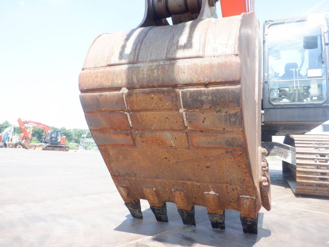 Maquinaria pesada Usada excavadora Hitachi ZX200-6 SN X 02709 (1)