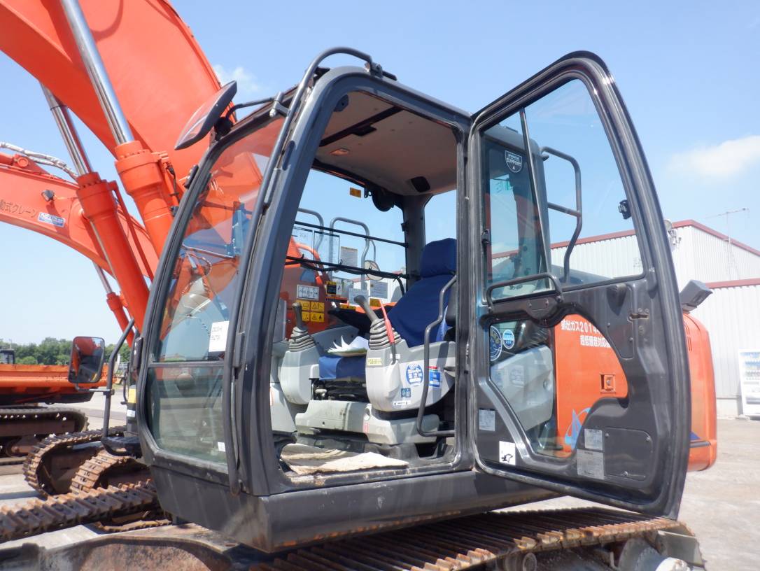 Maquinaria pesada Usada excavadora Hitachi ZX200-6 SN X 02709 (1)