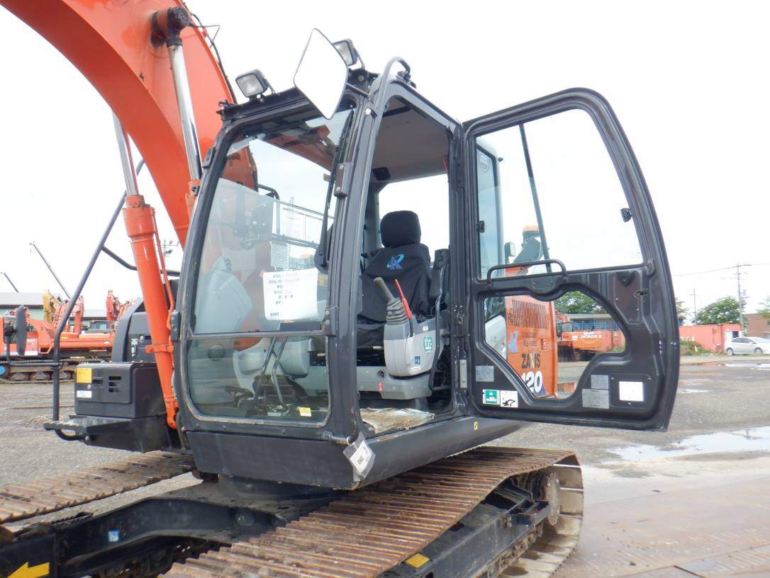 Maquinaria pesada usada Excavadora Hitachi ZX120-6 SN X16065 (1)