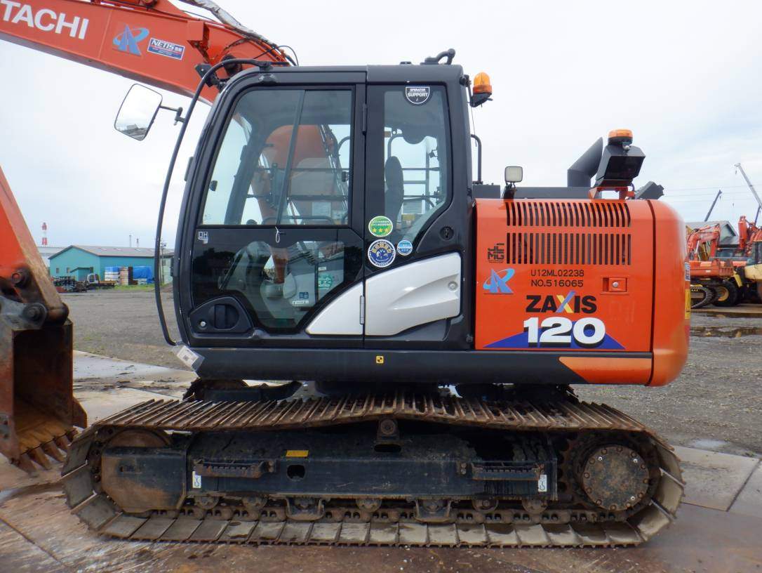 Maquinaria pesada usada Excavadora Hitachi ZX120-6 SN X16065 (1)