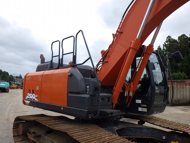 Maquinaria pesada usada excavadora zx200lc-6 sn x10228