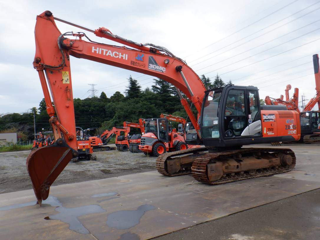Maquinaria pesada usada Excavadora Hitachi ZX200X-5B SN X07487 (1)