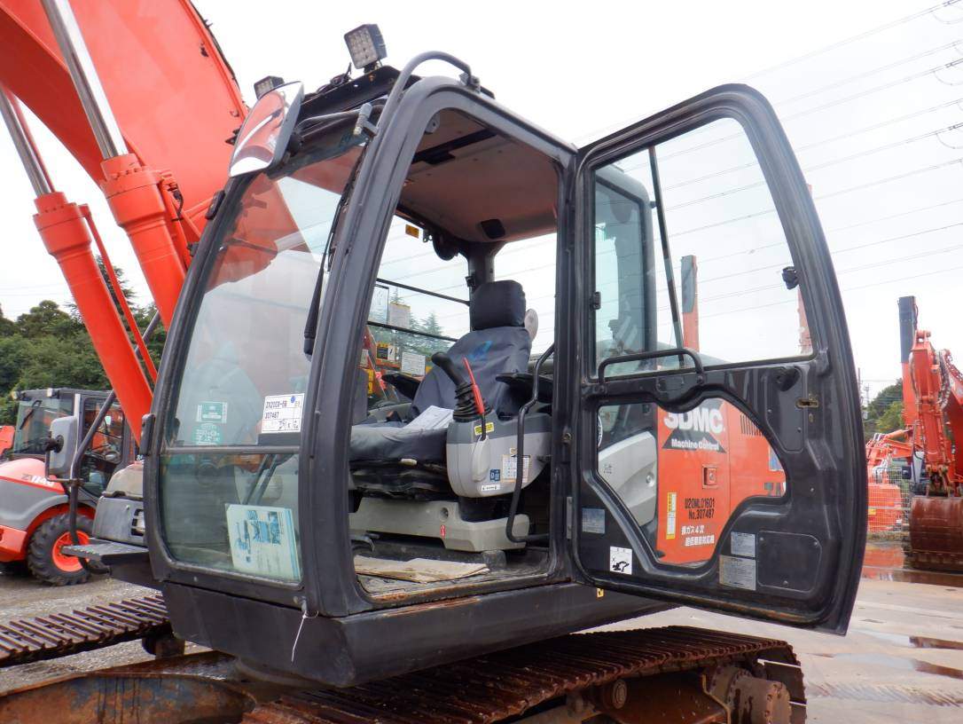 Maquinaria pesada usada Excavadora Hitachi ZX200X-5B SN X07487 (1)