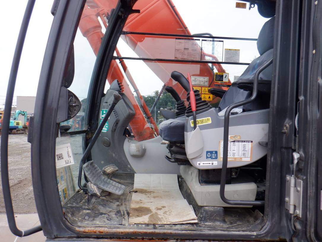 Maquinaria pesada usada Excavadora Hitachi ZX200X-5B SN X07487 (1)