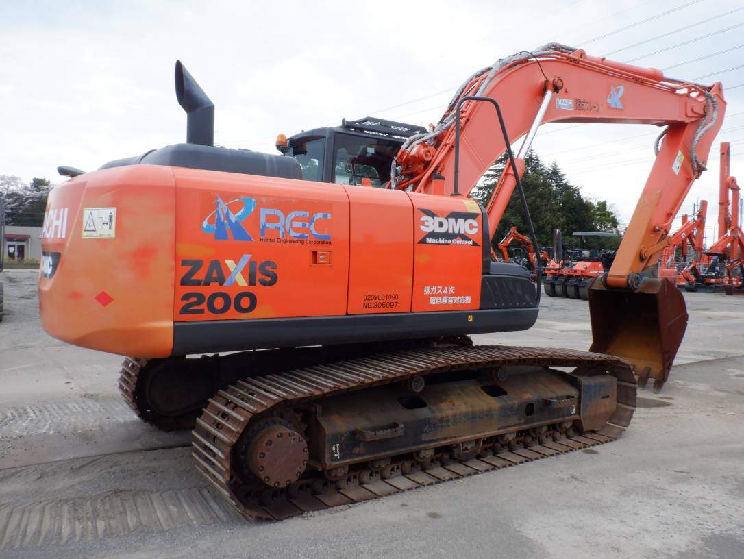 Maquinaria pesada usada excavadora Hitachi ZX200X SN X05097 (1)