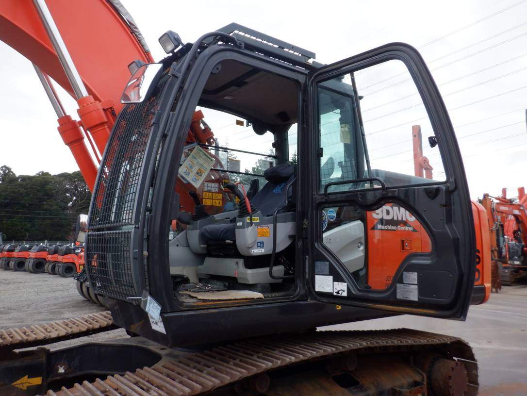 Maquinaria pesada usada excavadora Hitachi ZX200X SN X05097 (1)