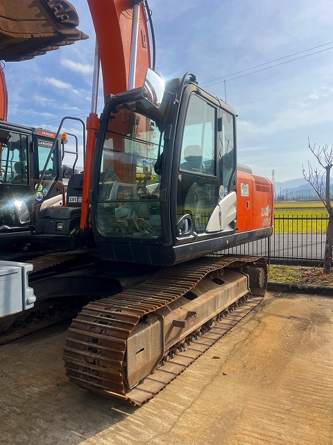 Maquinaria pesada usada excavadora Hitachi ZX200-5B SN X03071 (1)