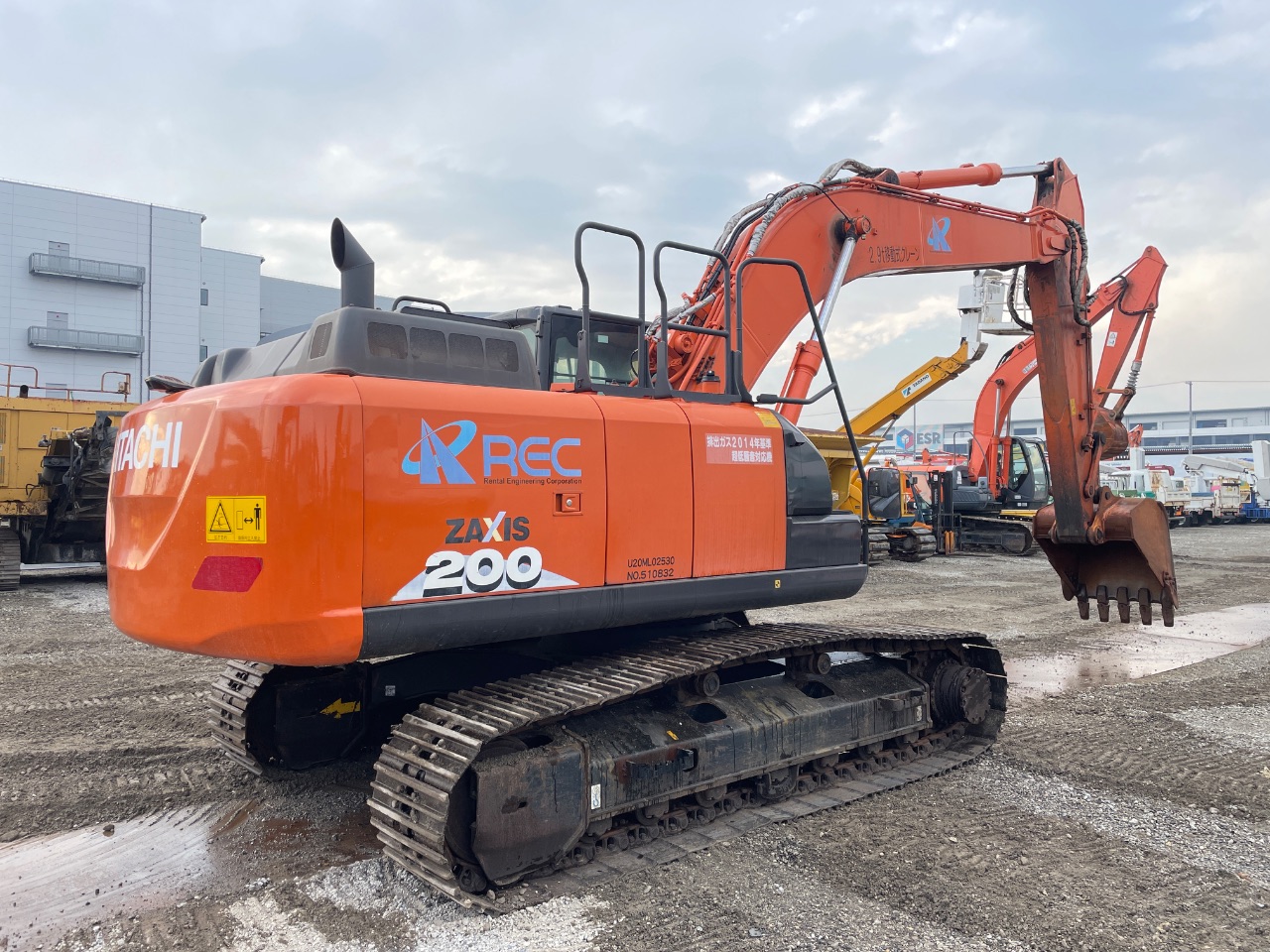 Maquinaria pesada usada excavadora Hitachi ZX200-6 SN X10832 (1)