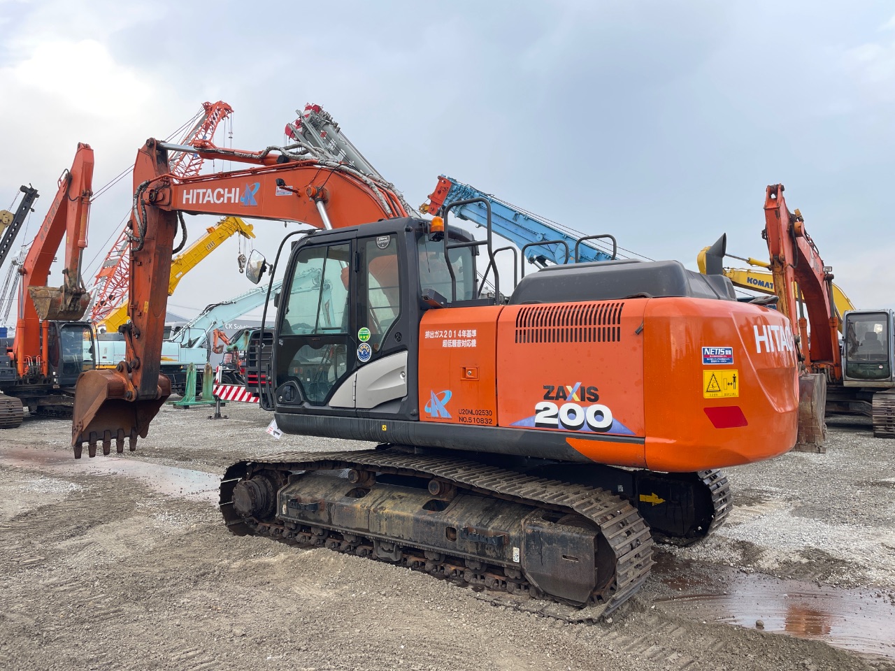 Maquinaria pesada usada excavadora Hitachi ZX200-6 SN X10832 (1)