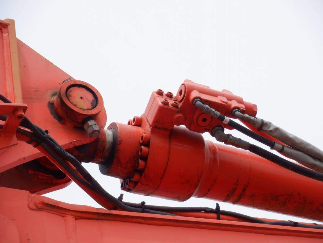 Maquinaria pesada usada excavadora Hitachi ZX200X SN X 05759 (1)