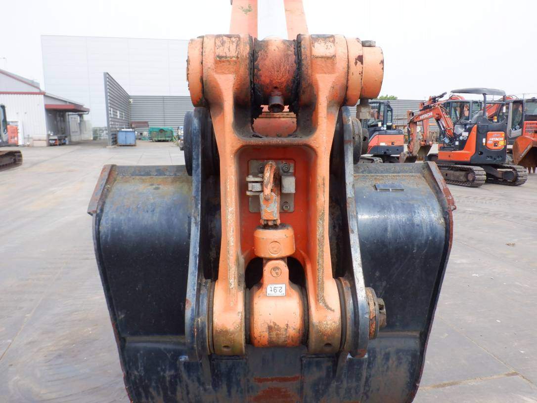 Maquinaria pesada usada excavadora Hitachi ZX200X SN X 05759 (1)