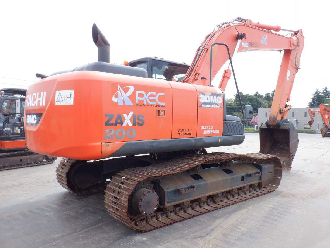 Maquinaria pesada usada excavadora Hitachi ZX200X SN X 05759 (1)