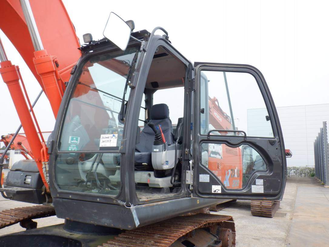 Maquinaria pesada usada excavadora Hitachi ZX200X SN X 05759 (1)