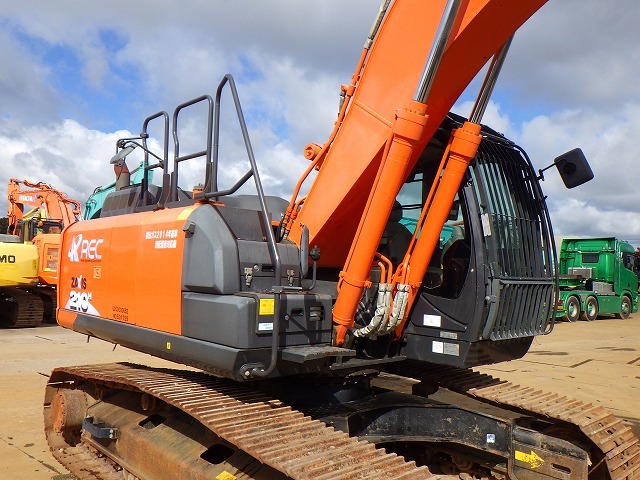 Maquinaria pesada usada Excavadora HItachi ZX300-6A SN X00038 (1)