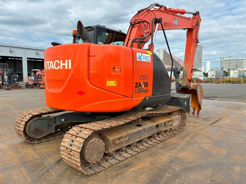 Maquinaria pesada usada excavadora hitachi ZX135US-5B SN X9116 (1)