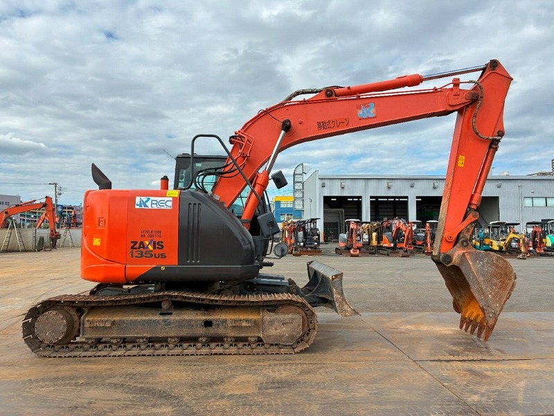 Maquinaria pesada usada excavadora hitachi ZX135US-5B SN X9116 (1)