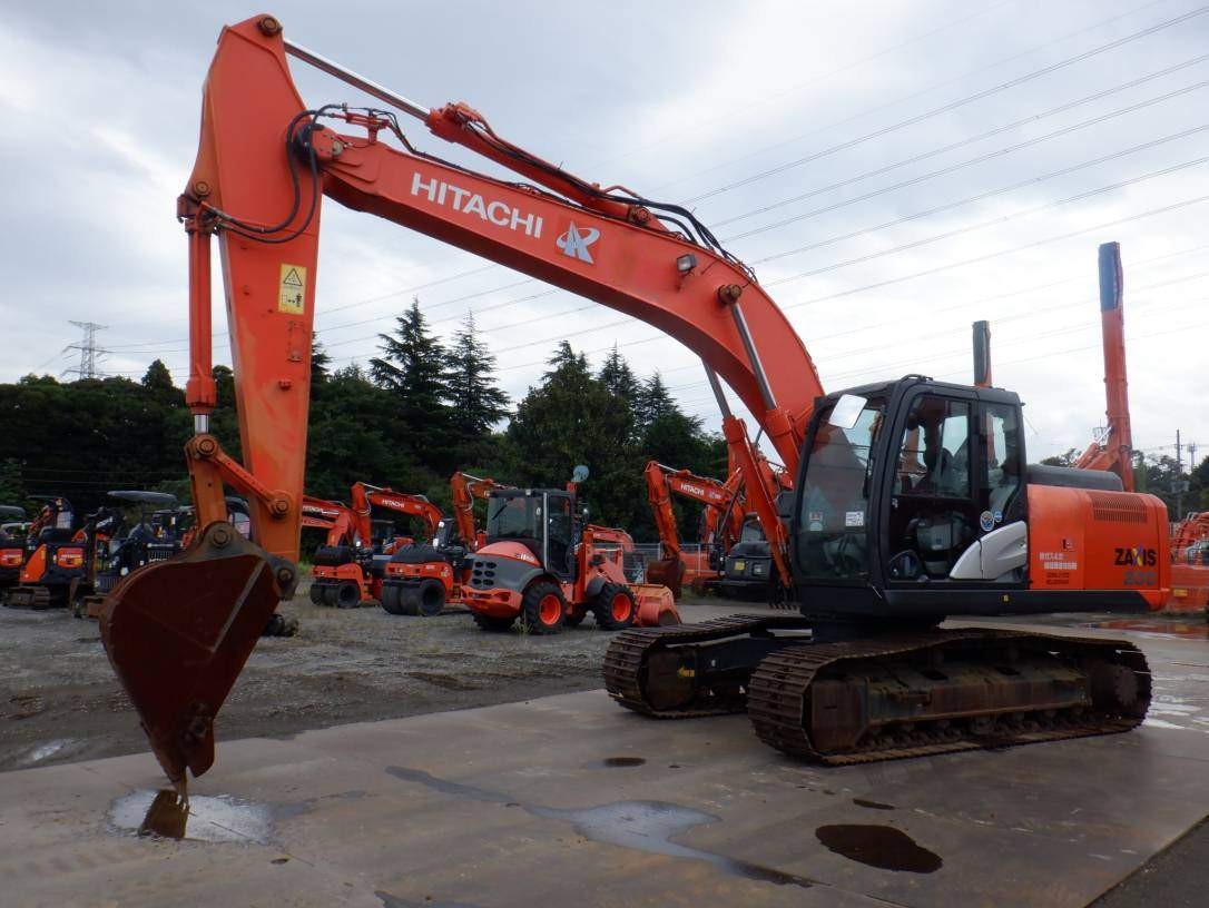 Maquinaria pesada usada excvadora Hitachi ZX200X-5B SN X05945 (1)