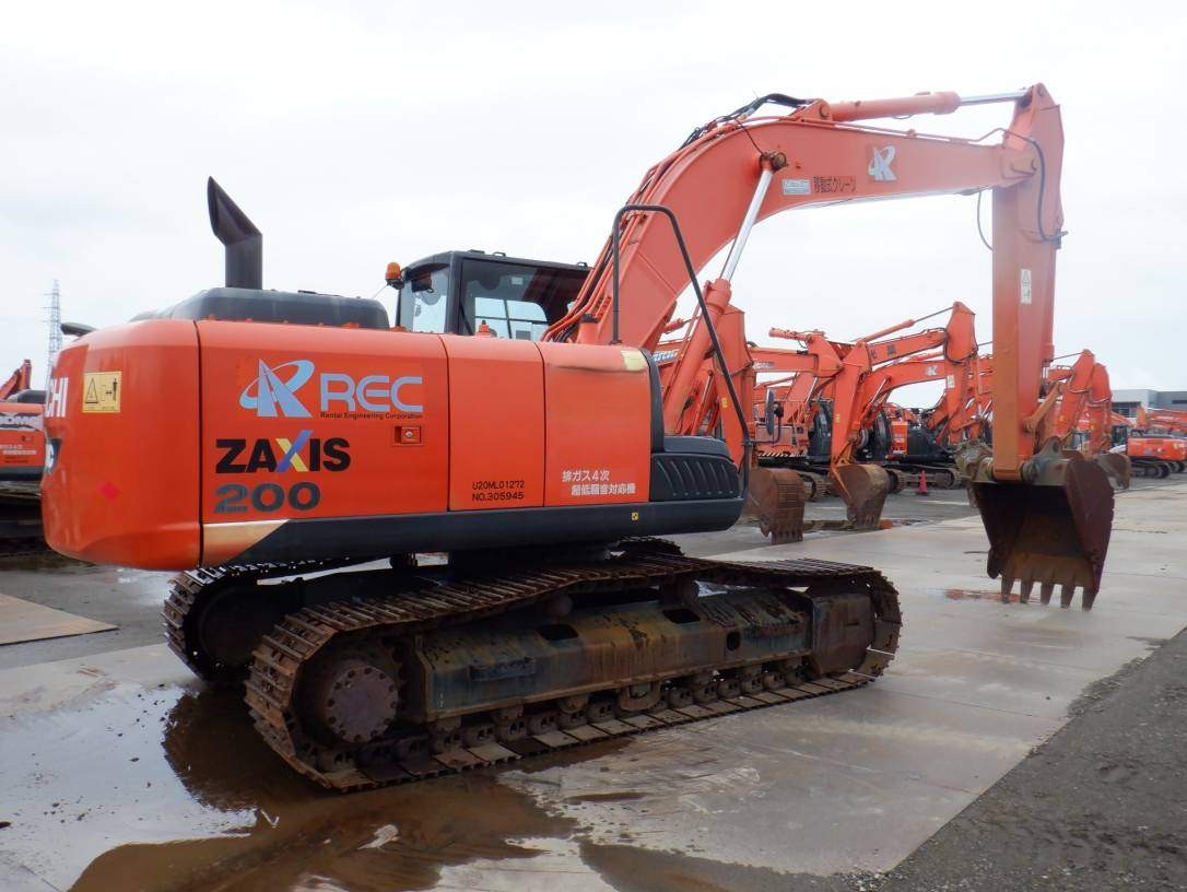 Maquinaria pesada usada excvadora Hitachi ZX200X-5B SN X05945 (1)
