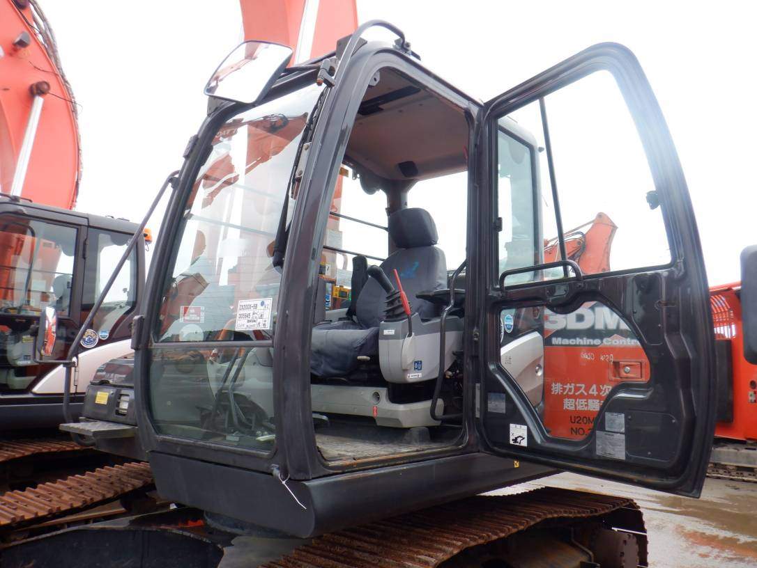 Maquinaria pesada usada excavadora Hitachi ZX200X-5B SN X05945 (1)