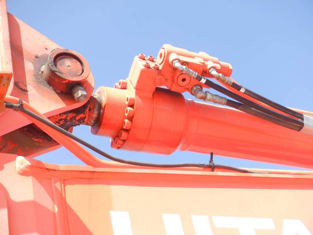 maquinaria pesada usada excavadora Hitachi ZX200X-5 SN X05452