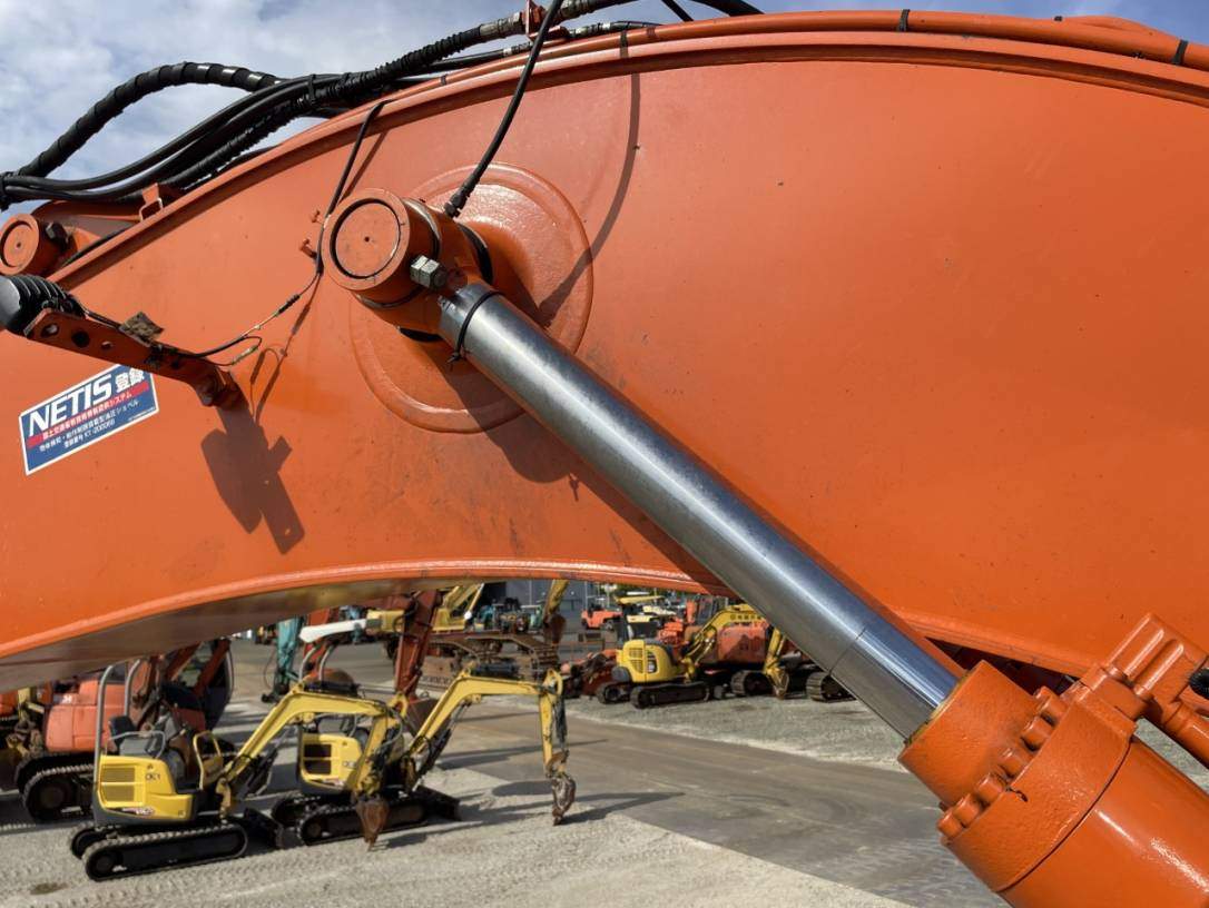 EXCAVADORA HITACHI ZX200-6 SN X11115