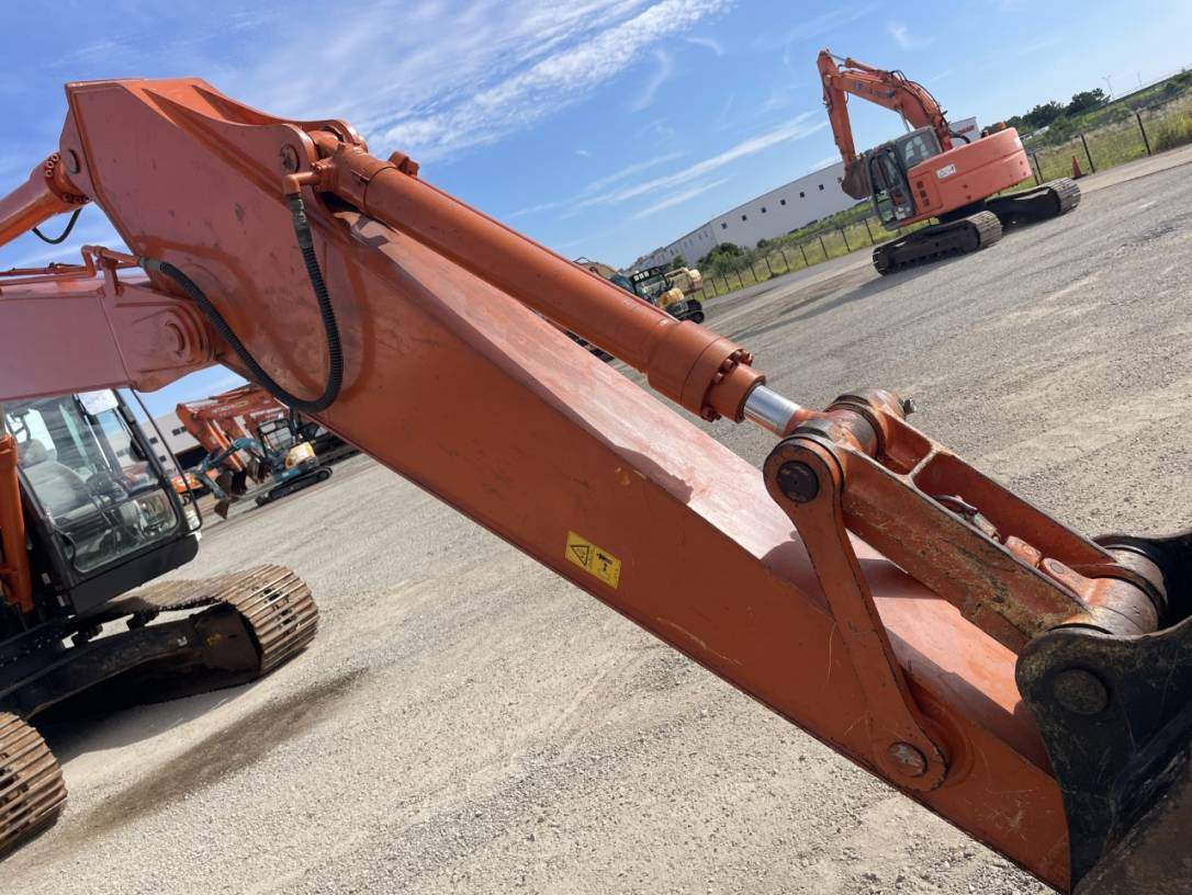 EXCAVADORA HITACHI ZX200-6 SN X11115