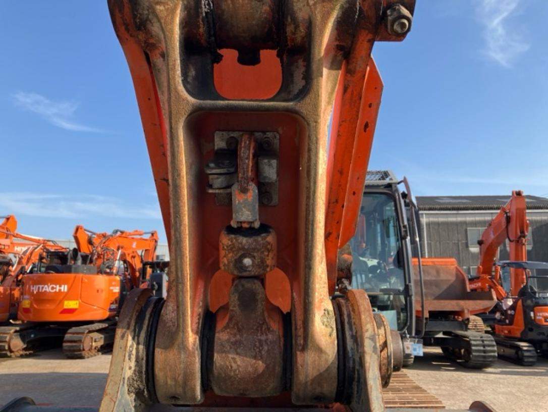 EXCAVADORA HITACHI ZX200X-5B SN X06710
