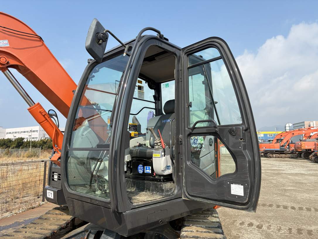EXCAVADORA HITACHI ZX75US-5B SN X4126