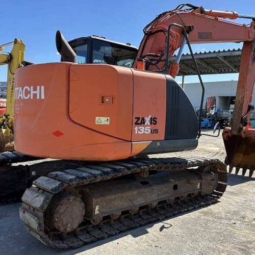 Maquinaria pesada usada Excavadora Hitachi ZX135US-5B SN X5062 (2)