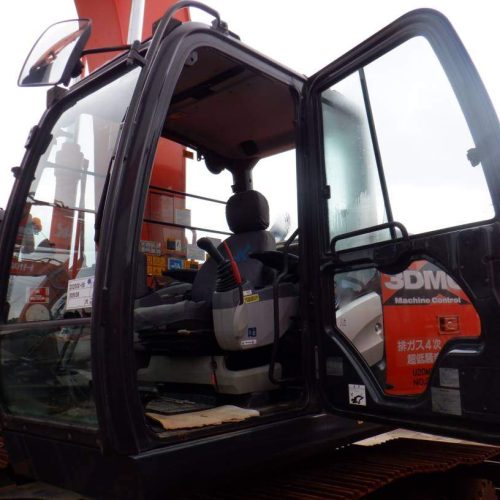 Maquinaria pesada usada Excavadora Hitachi ZX200X-5B SN X05638 (1)
