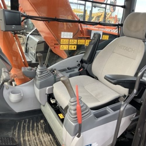 Maquinaria pesada usada Excavadora Hitachi ZX240LC SN X0112 (2)