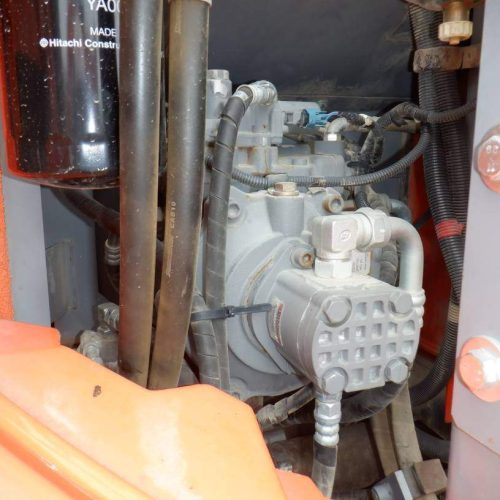 Maquinaria pesada usada Hitachi ZX135 SN X91693 (27)
