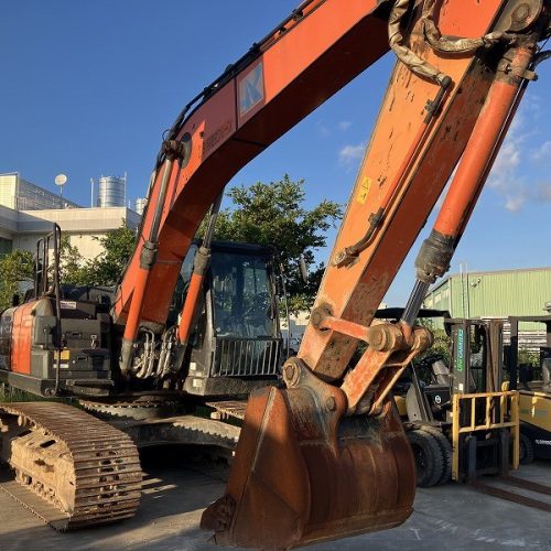 Maquinaria pesada usada Hitachi ZX200-6 SN X07277 (1)