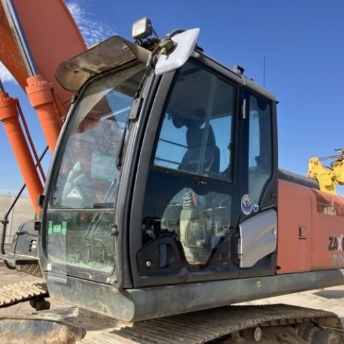 Maquinaria pesada usada excavadora Hitachi ZX200-5B SN X01028