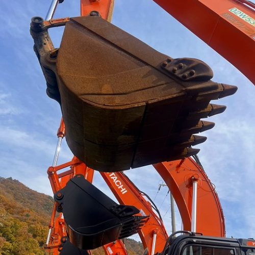 Maquinaria pesada usada excavadora Hitachi ZX200-5B SN X03071 (1)
