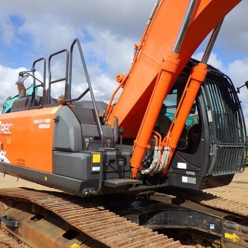 Maquinaria pesada usada Excavadora HItachi ZX300-6A SN X00038 (1)