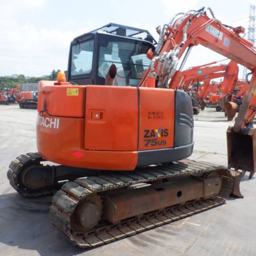 Maquinaria pesada usada excavadora hitachi ZX75S-5B SN X2673