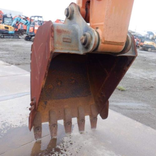 Maquinaria pesada usada excavadora Hitachi ZX200X-5B SN X05945 (1)